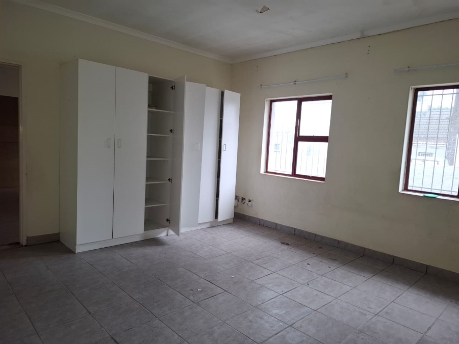 6 Bedroom Property for Sale in Oakdale Western Cape